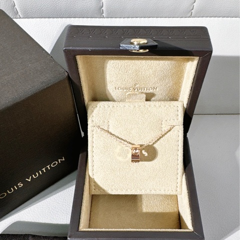 LV 路易威登empreinte 18k 玫瑰金 項鍊 ，Monogram鏤空花紋
