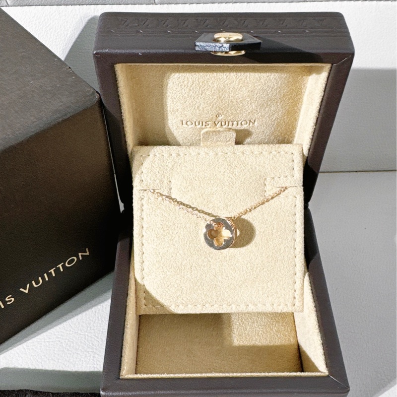 LV 路易威登empreinte 18k 玫瑰金 項鍊 ,Monogram鏤空花紋-1