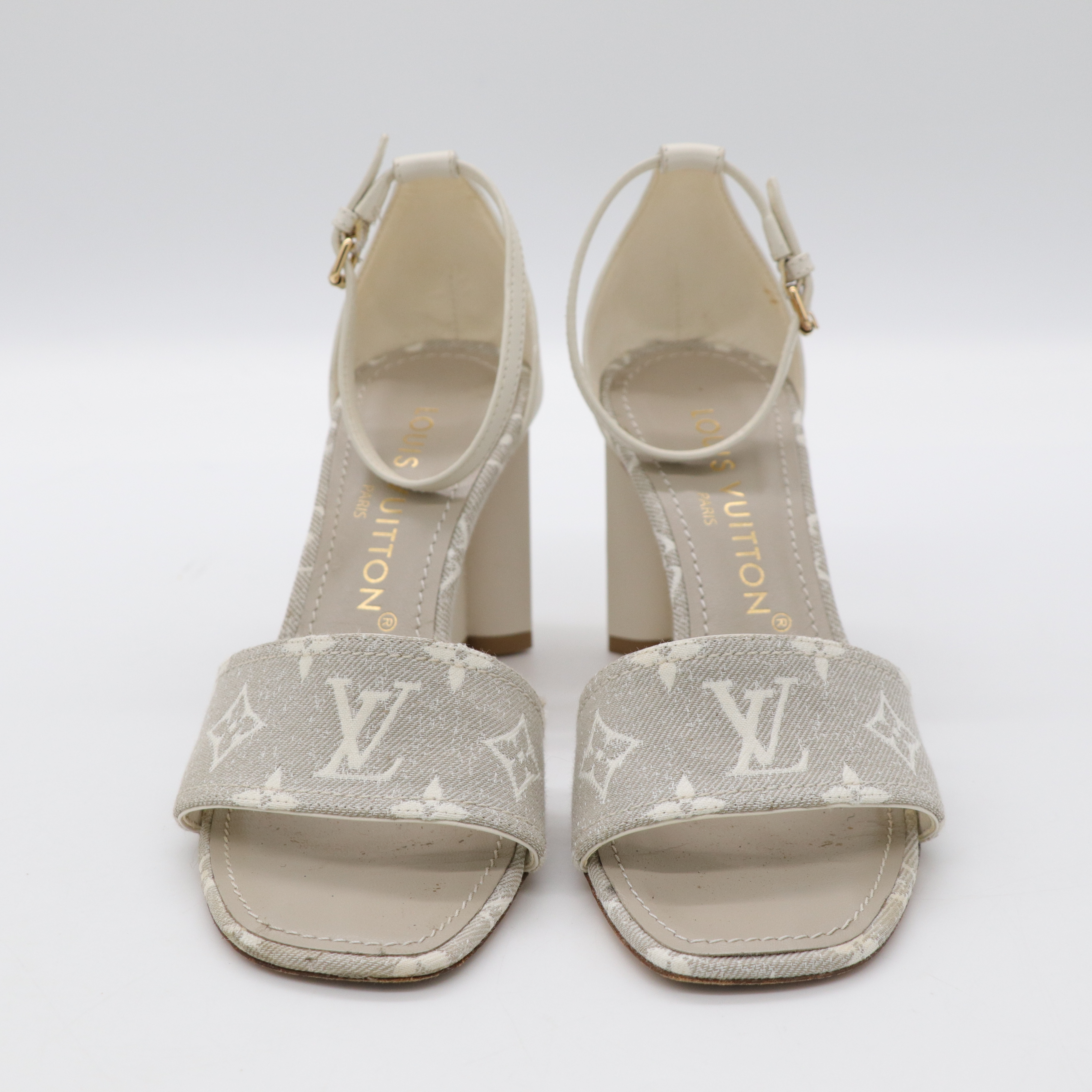 LOUIS VUITTON 淺灰綁帶高跟鞋-1