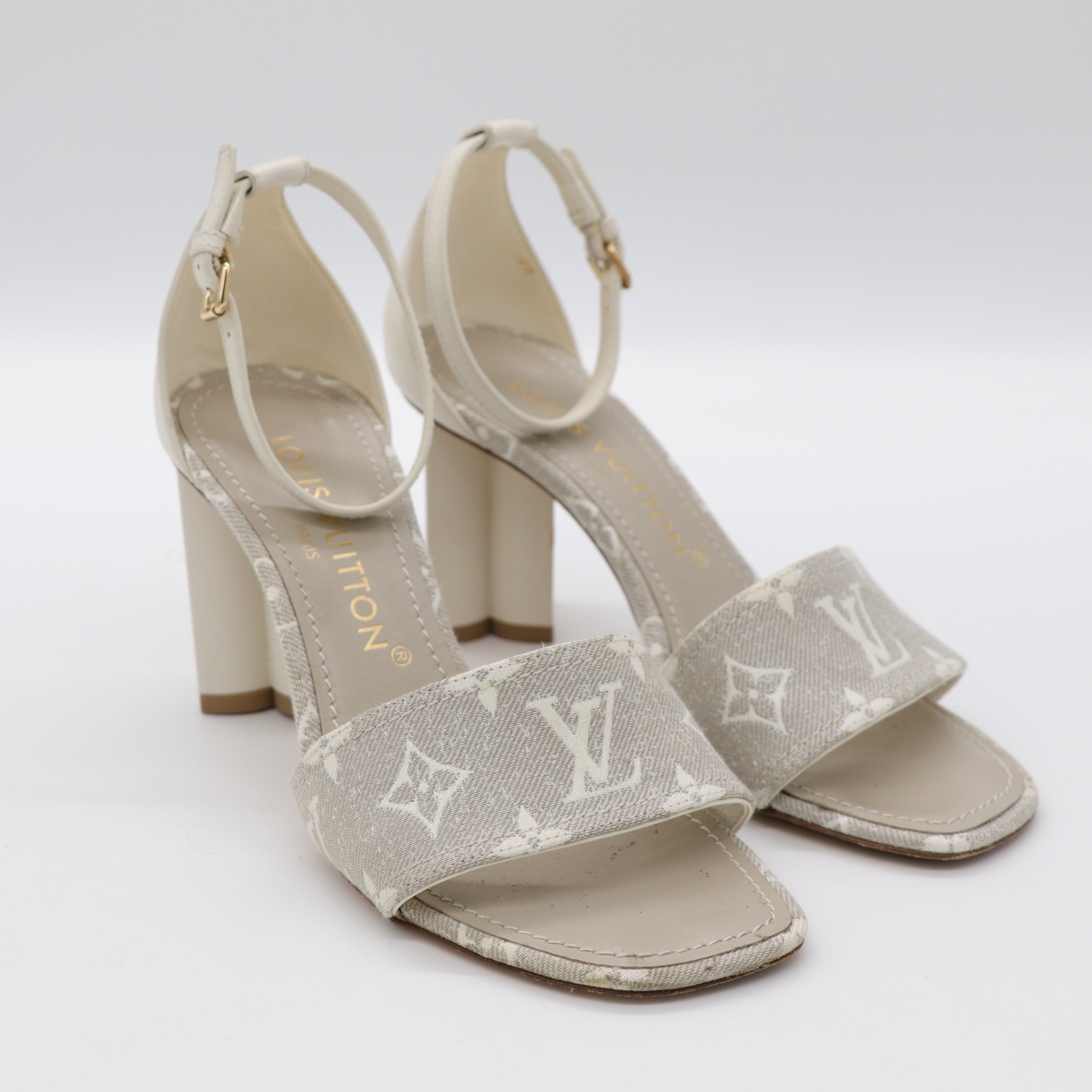 LOUIS VUITTON 淺灰綁帶高跟鞋-2