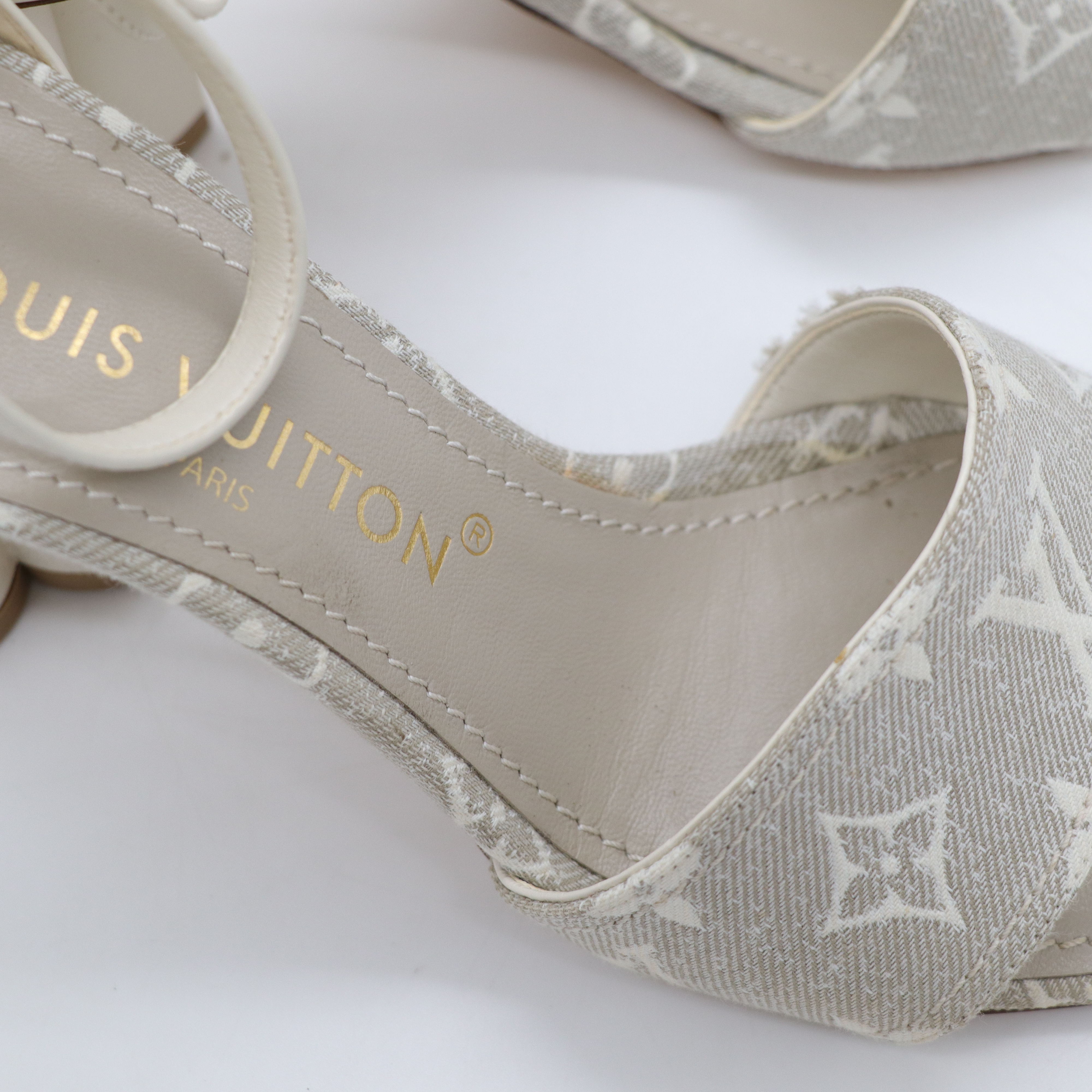 LOUIS VUITTON 淺灰綁帶高跟鞋-15