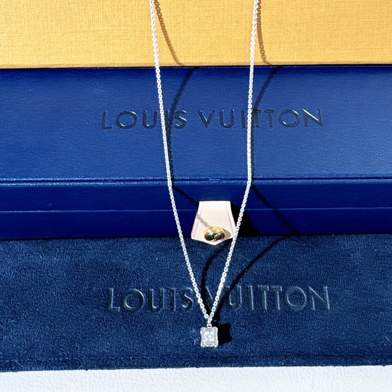 LV/路易威登 LES GASTONS VUITTON TRUNK 18K白金鑲鑽項鍊-0