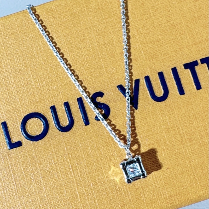 LV/路易威登 LES GASTONS VUITTON TRUNK 18K白金鑲鑽項鍊-1