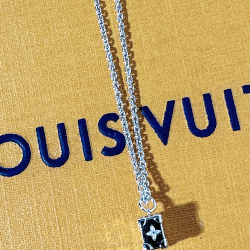 LV/路易威登 LES GASTONS VUITTON TRUNK 18K白金鑲鑽項鍊-4