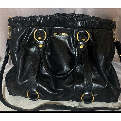 Miu Miu Vitello Lux (或稱為 Vitello Gathered) 牛皮油蠟兩用包。斜背包 單肩包 機場包