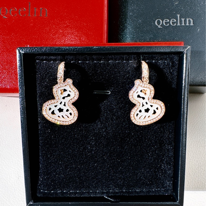 Qeelin麒麟白貝母滿鑽葫蘆耳環,18K 玫瑰金材質-1