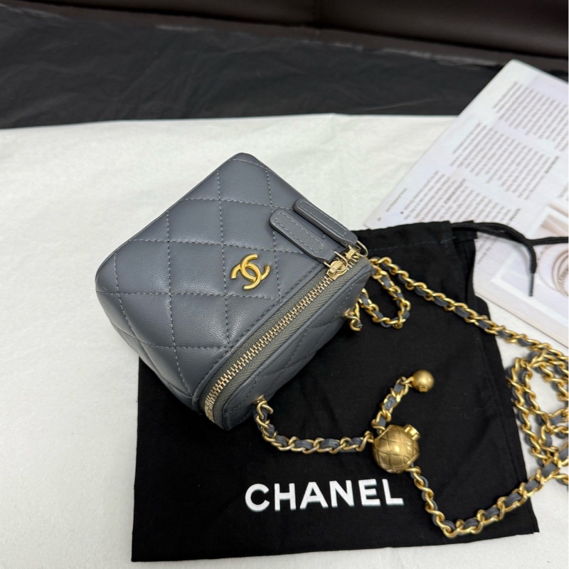 Chanel香奈兒 金球羊皮灰色盒子化妝包斜挎包 23 年芯片款,尺寸10*9*7有塵袋-1