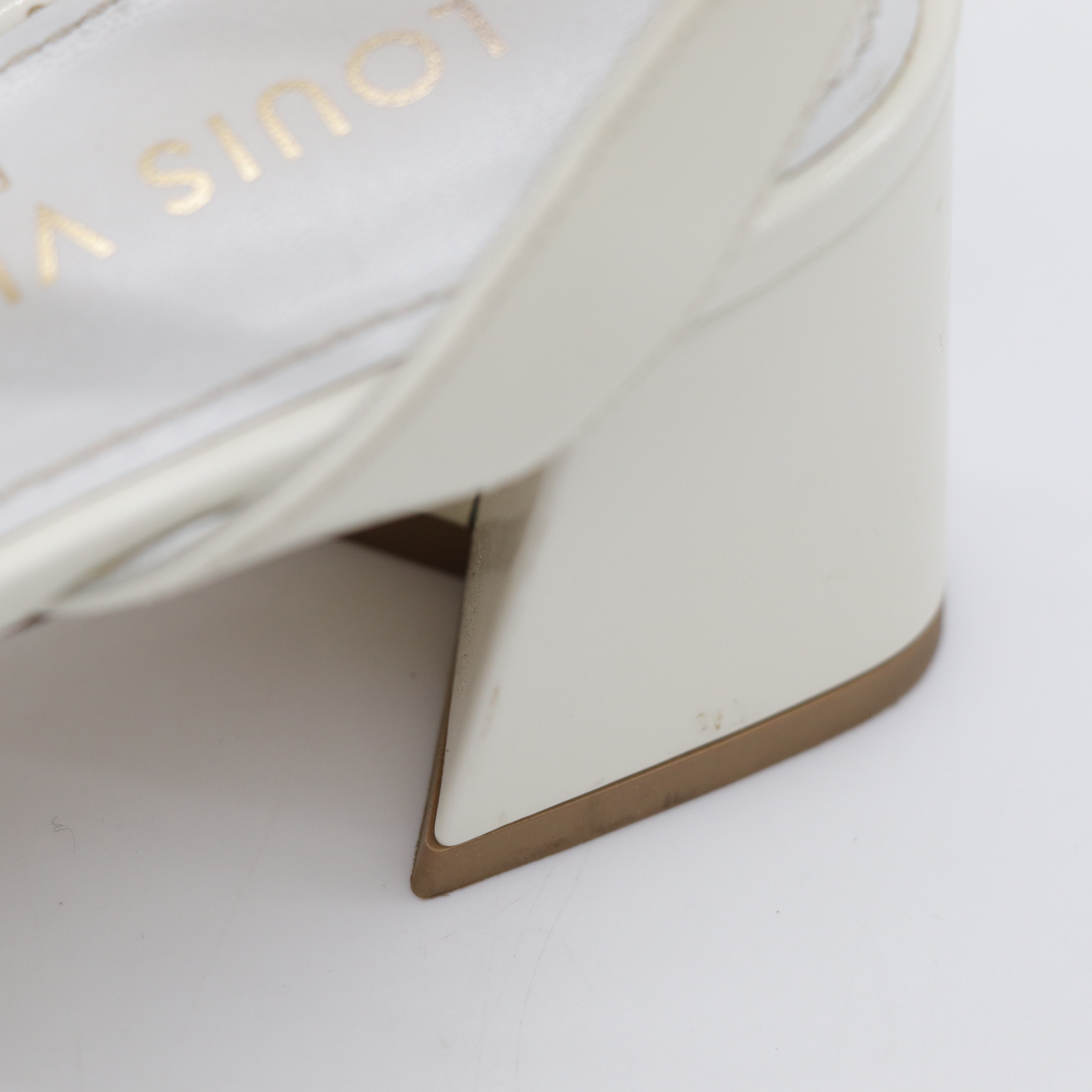 LOUIS VUITTON 白色綁帶高跟鞋-12