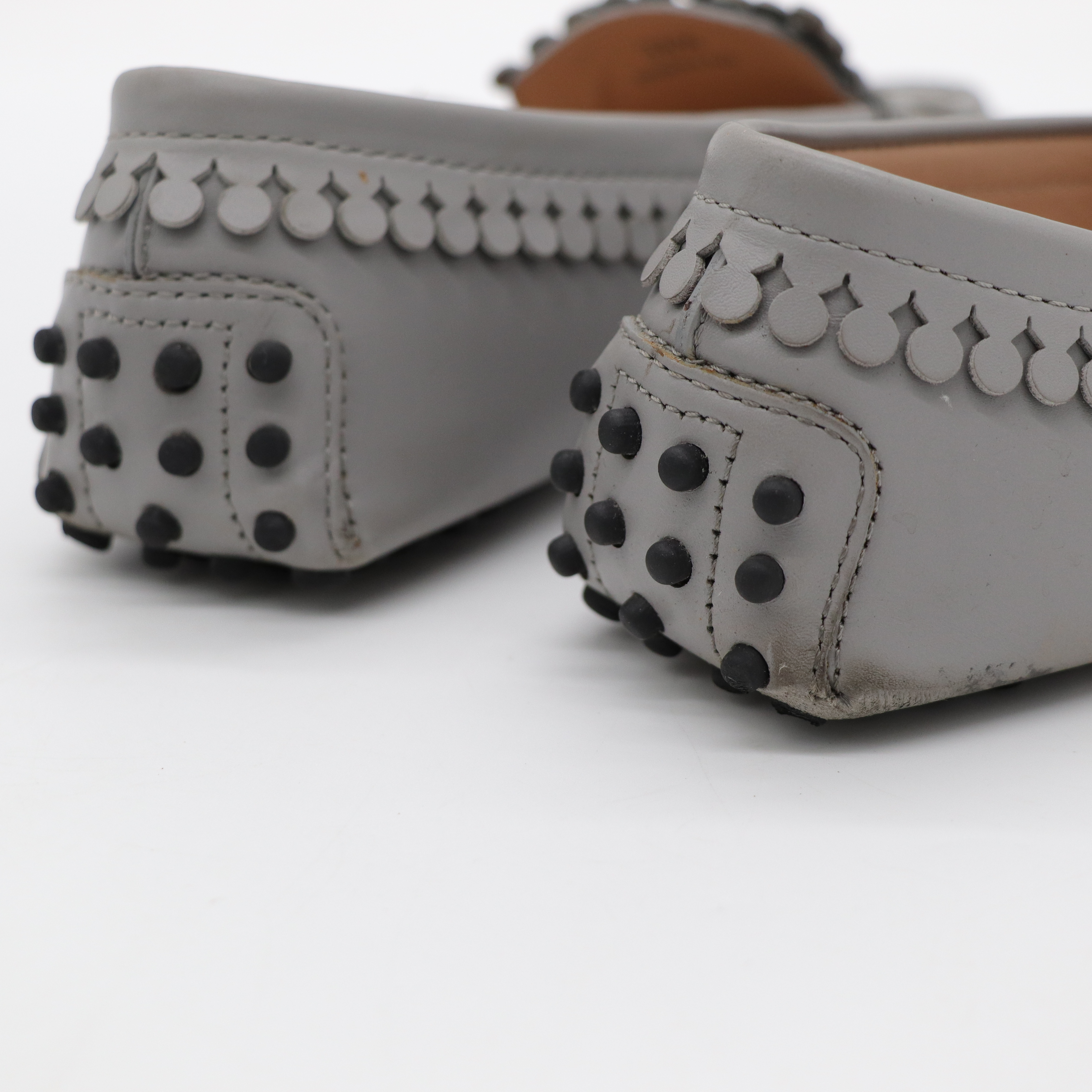 Tods 灰色豆豆鞋-12