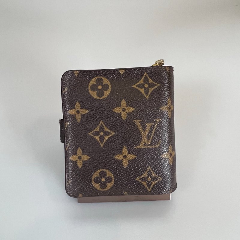 LV M61667 老花釦式短夾-1