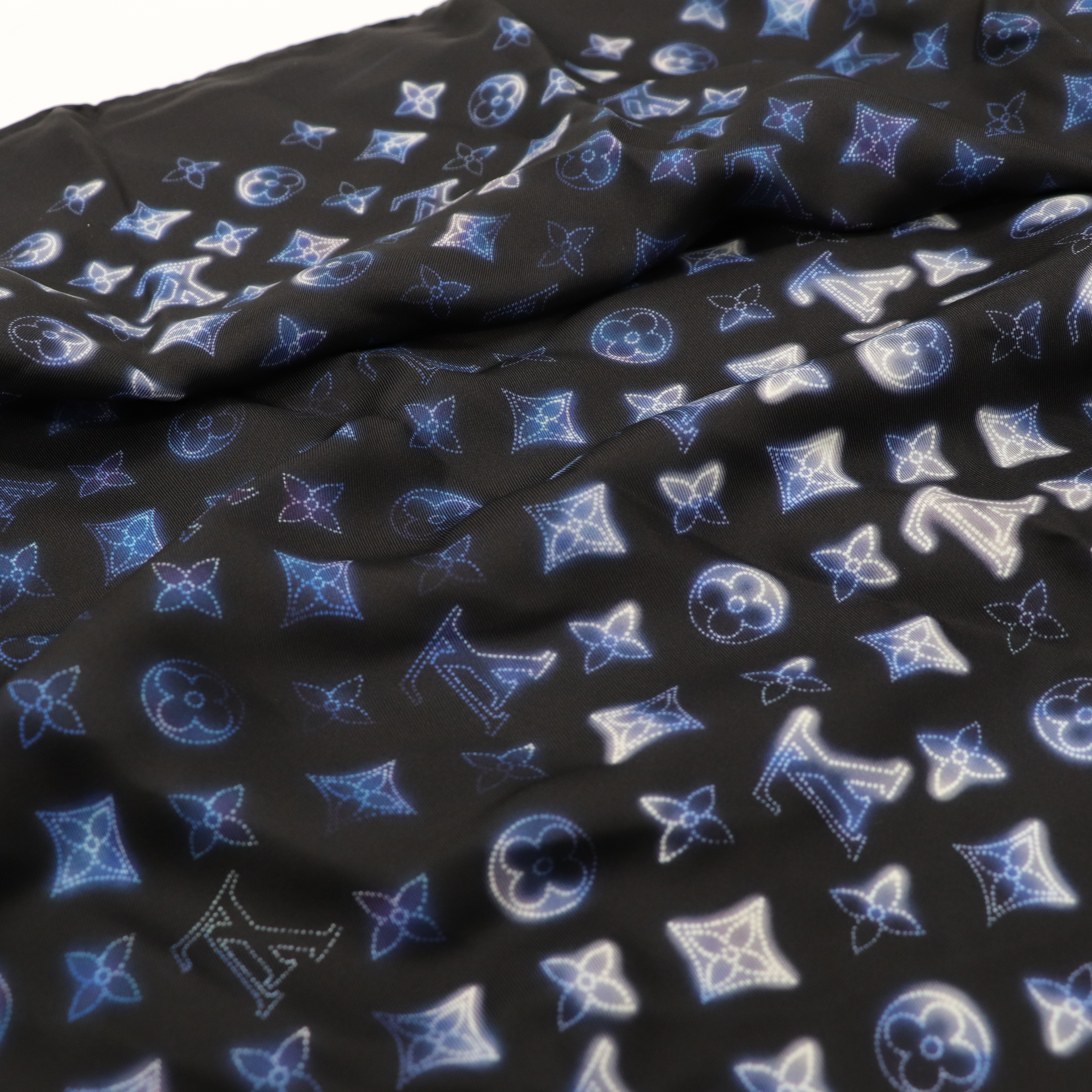 LOUIS VUITTON 星空 霓虹藍 logo大方巾-2