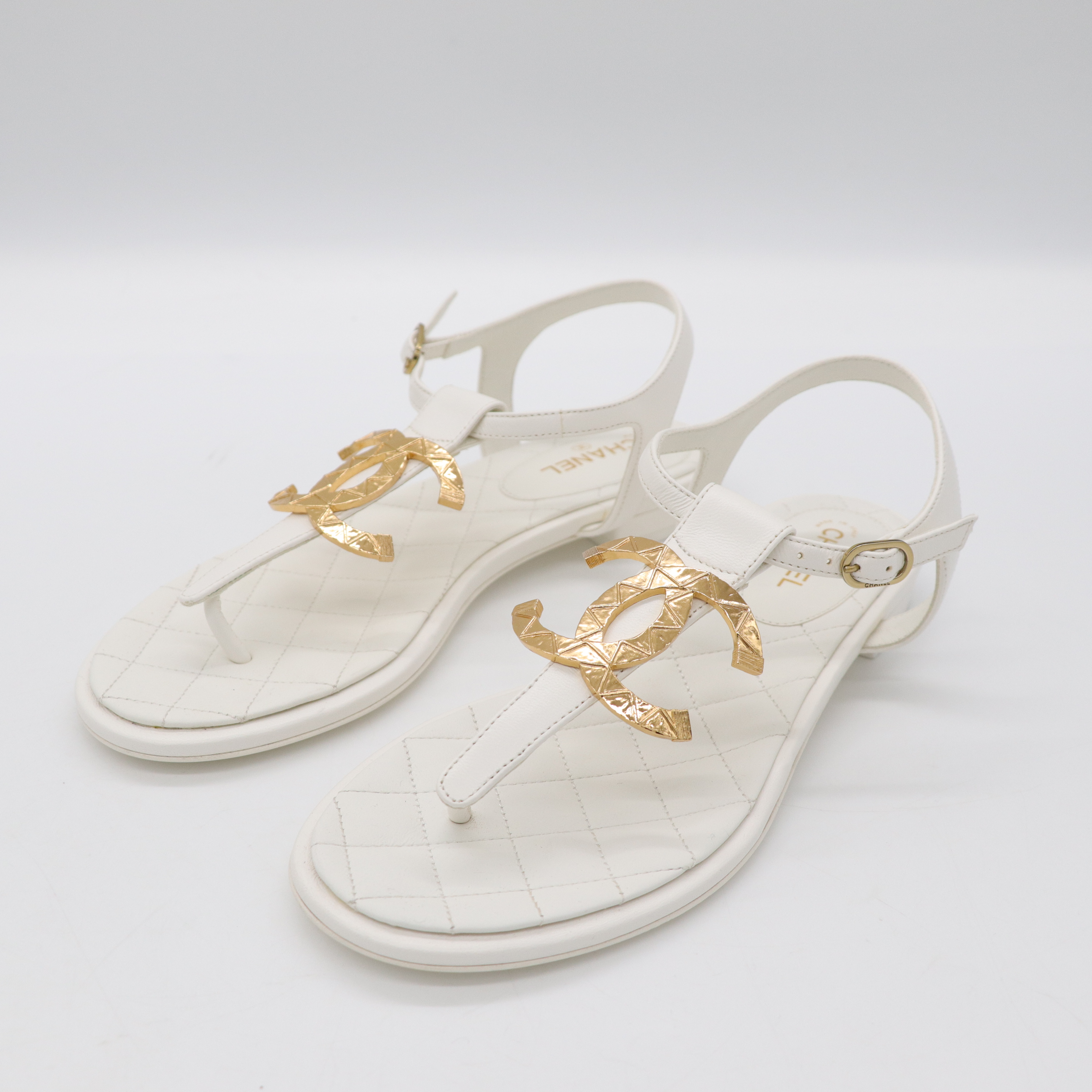 chanel 白色羊皮涼鞋-1