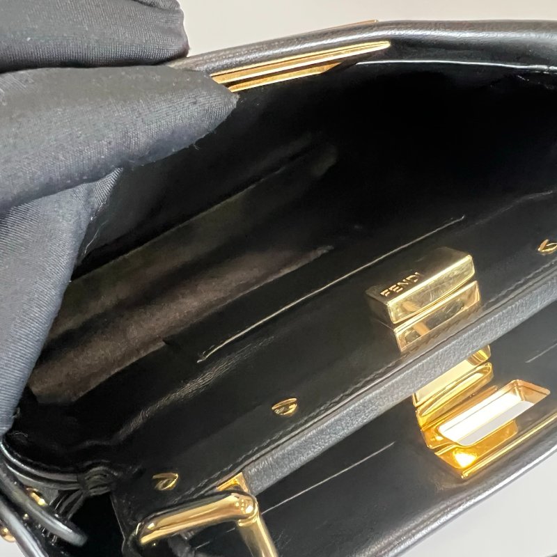 FENDI 8BN224 黑金轉扣peekaboo-6