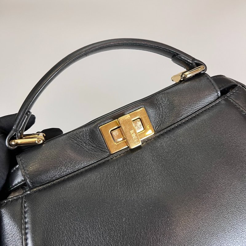 FENDI 8BN224 黑金轉扣peekaboo-8