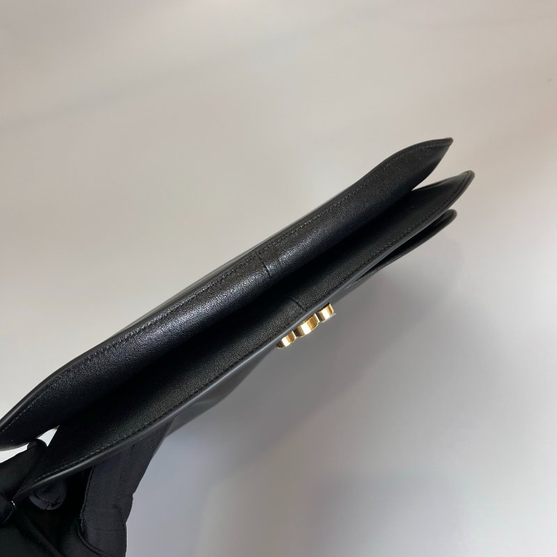 近新品 CELINE 黑SOFT TRIOMPHE BESACE手袋-4