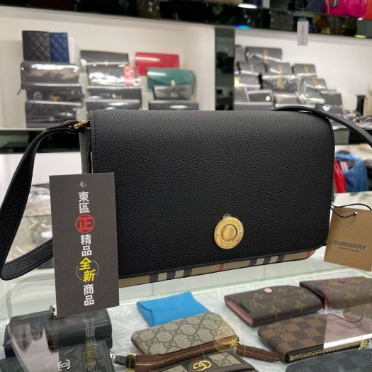 東區正精品㊣BURBERRY 8025161 全新黑色皮革拼格紋金釦釦式翻蓋肩背包斜背包小款 RA0994-1