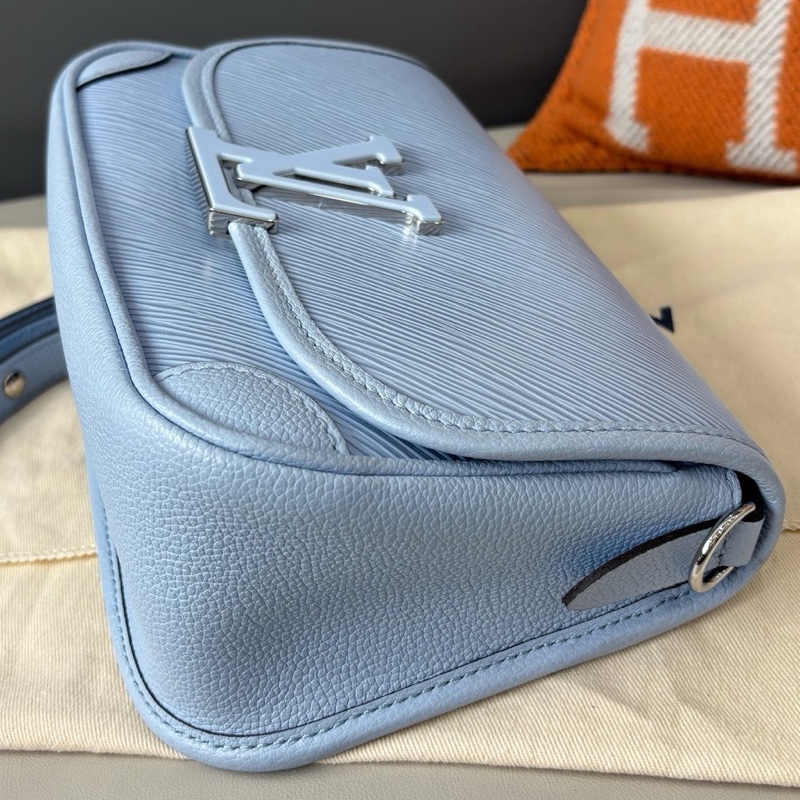 【近新閒置品】Louis Vuitton 路易威登 LV 淺藍色水波紋Buci法棍包手拿單肩斜挎包芯片款-5