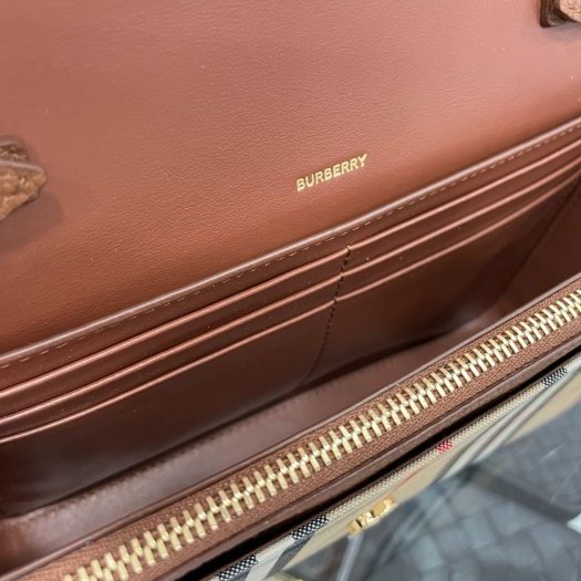 東區正精品㊣BURBERRY 8025161 全新焦糖色皮革拼格紋金釦釦式翻蓋肩背包斜背包小款 RZ2936-4