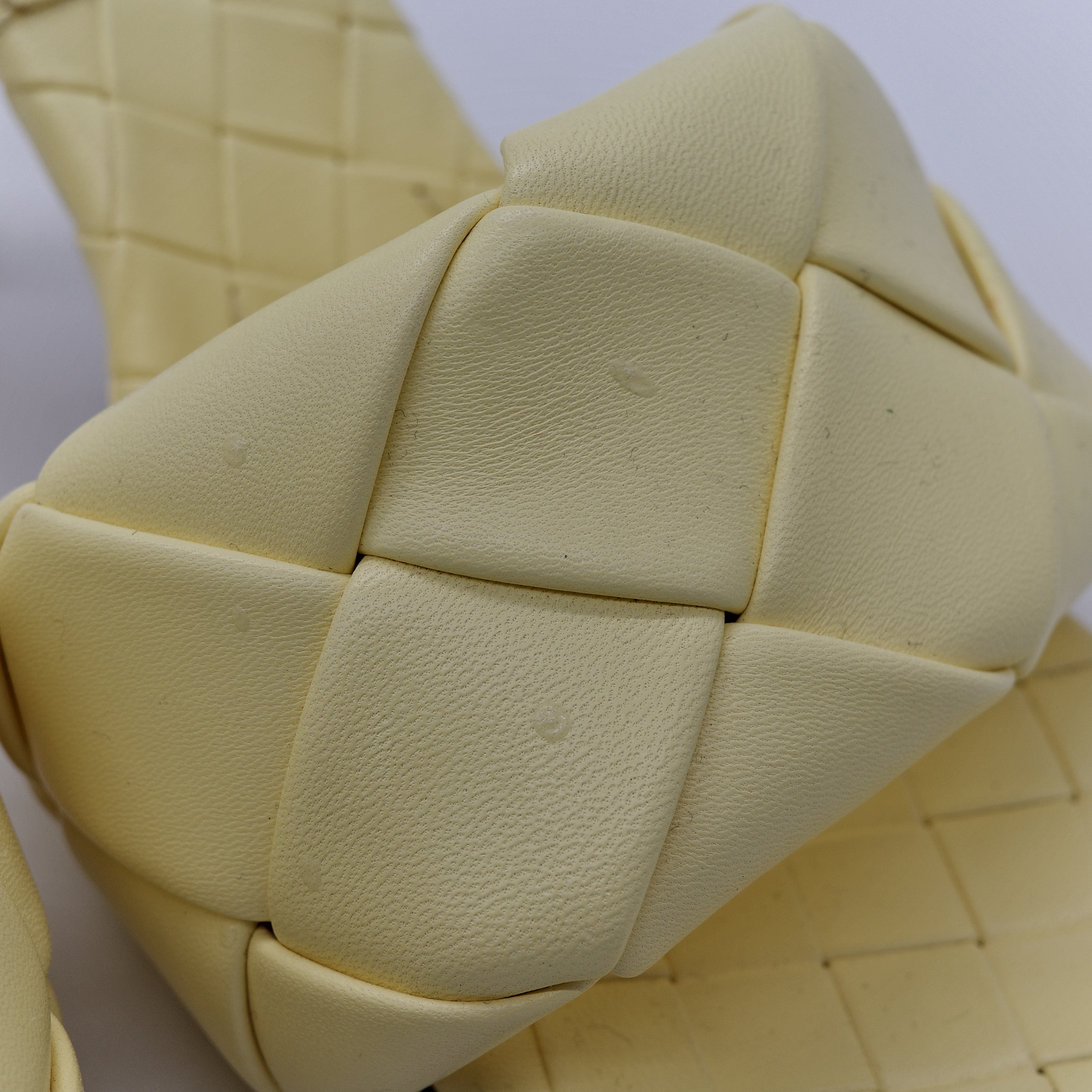 BOTTEGA VENETA 檸檬黃高跟涼鞋-10