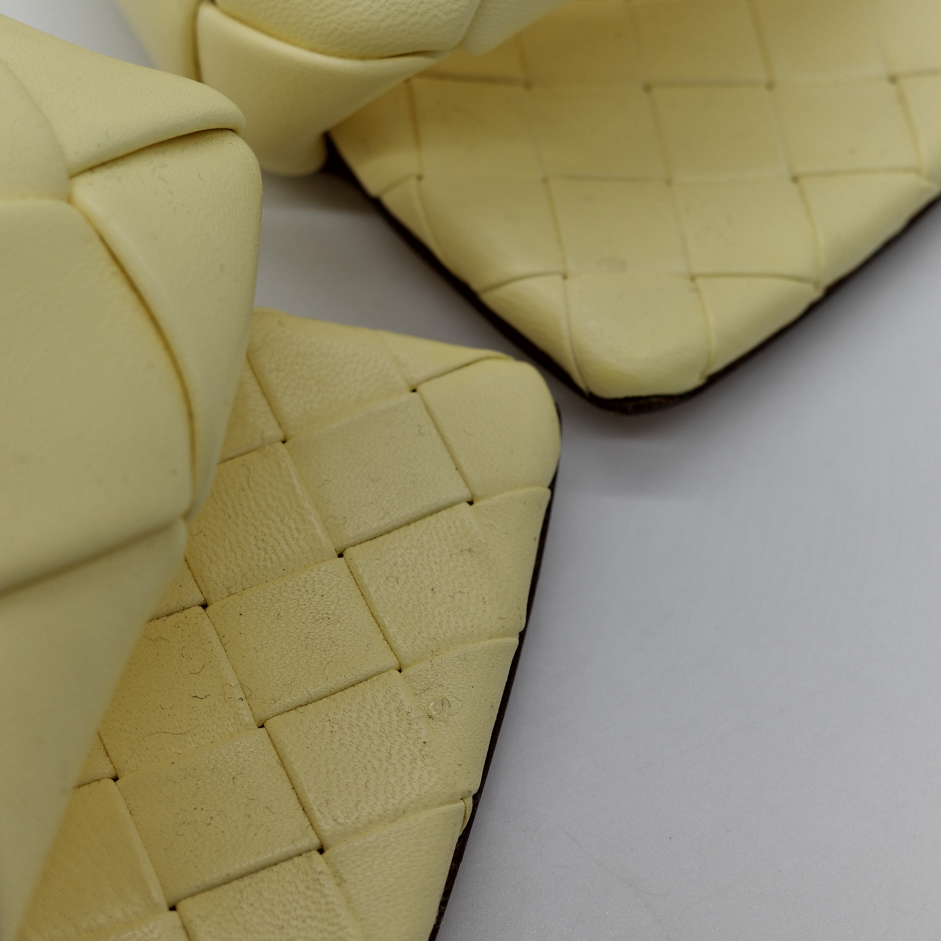 BOTTEGA VENETA 檸檬黃高跟涼鞋-11