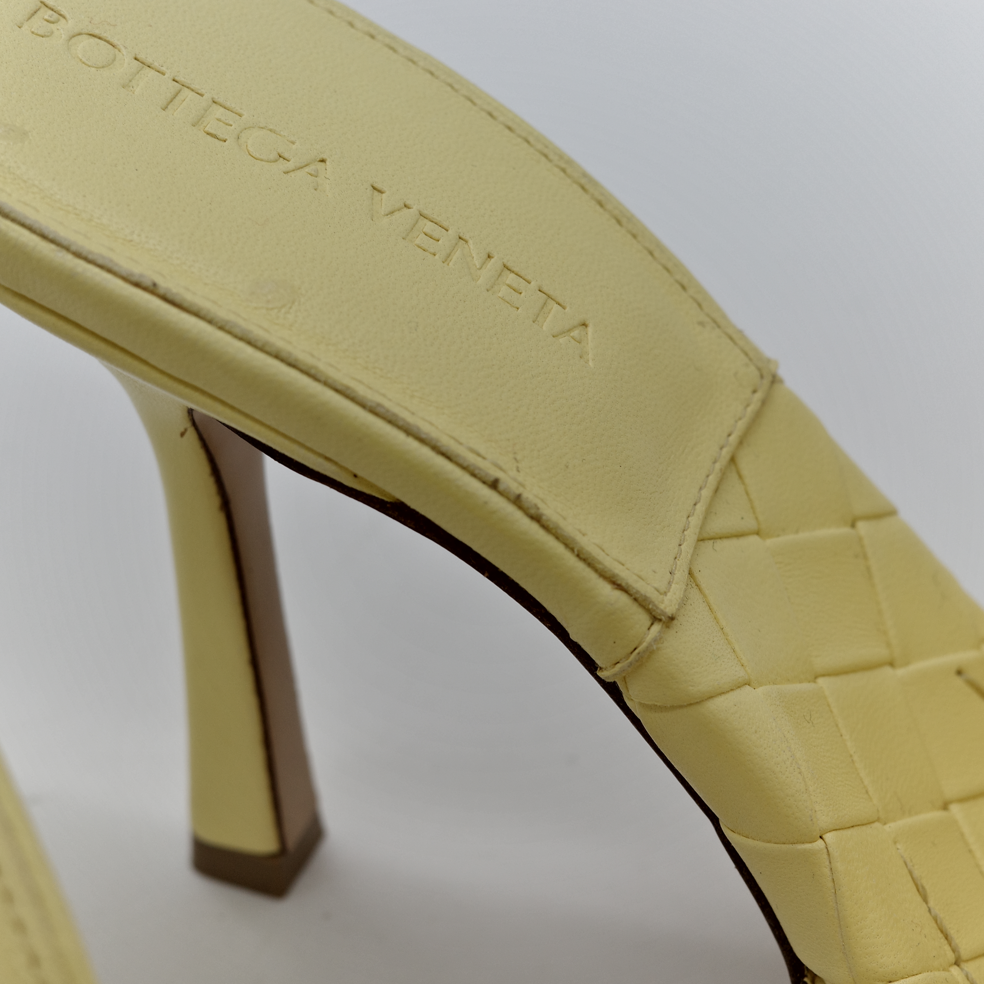 BOTTEGA VENETA 檸檬黃高跟涼鞋-12