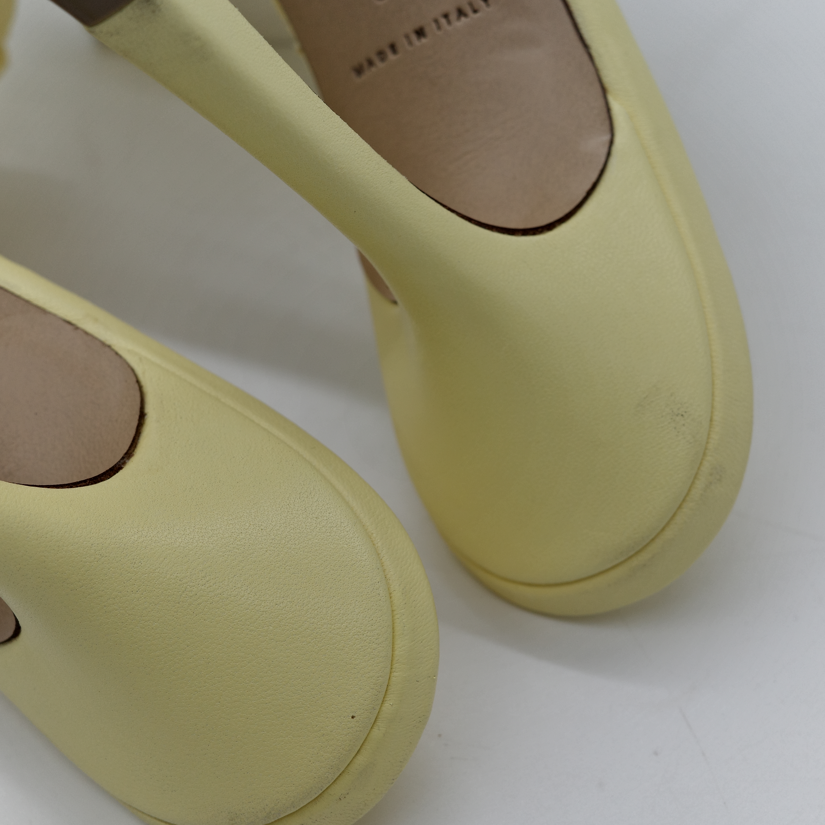 BOTTEGA VENETA 檸檬黃高跟涼鞋-17