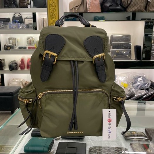 東區正精品㊣ BURBERRY 4016623 綠色尼龍黑扣多口袋束口拼接皮革後背包中款 RA1356-0