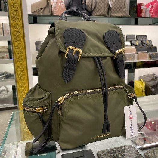 東區正精品㊣ BURBERRY 4016623 綠色尼龍黑扣多口袋束口拼接皮革後背包中款 RA1356-1