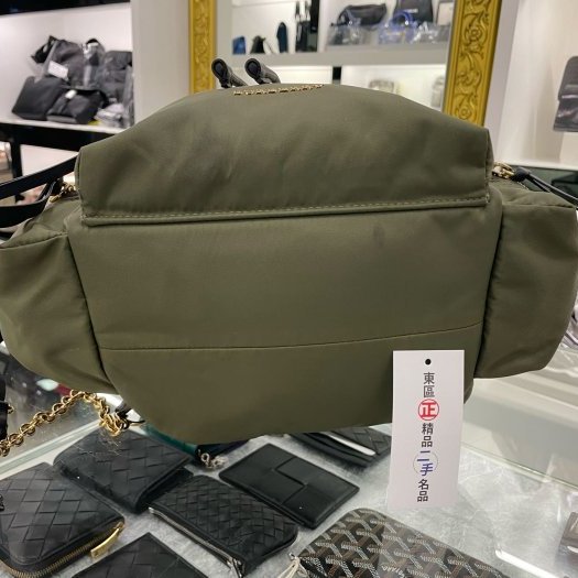 東區正精品㊣ BURBERRY 4016623 綠色尼龍黑扣多口袋束口拼接皮革後背包中款 RA1356-6
