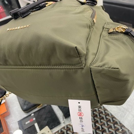 東區正精品㊣ BURBERRY 4016623 綠色尼龍黑扣多口袋束口拼接皮革後背包中款 RA1356-11