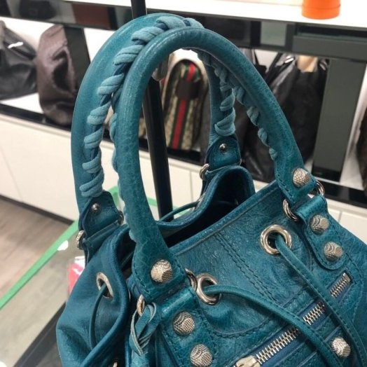 東區正精品㊣ BALENCIAGA 巴黎世家Pom Pom手提水桶包斜背包機車包 RZ0163-4