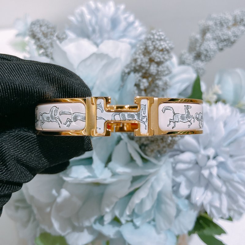 TW4864 Hermes 愛馬仕 H手鐲 特別版 奔騰的馬群 Chevaux en Liberte Clic H Bracelet PM Beige Lin x GHW-1