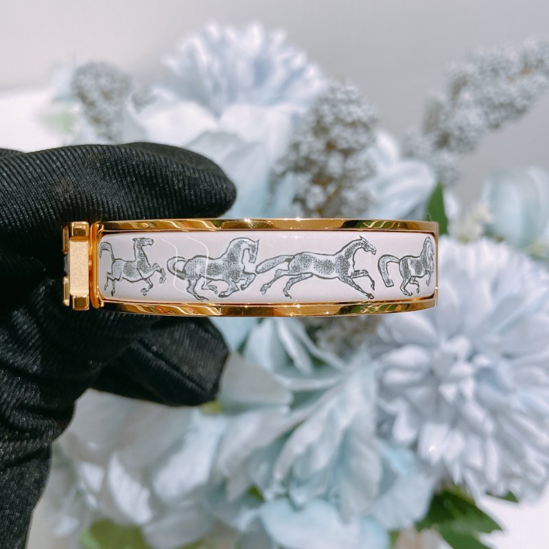 TW4864 Hermes 愛馬仕 H手鐲 特別版 奔騰的馬群 Chevaux en Liberte Clic H Bracelet PM Beige Lin x GHW-2
