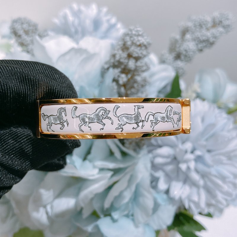 TW4864 Hermes 愛馬仕 H手鐲 特別版 奔騰的馬群 Chevaux en Liberte Clic H Bracelet PM Beige Lin x GHW-4