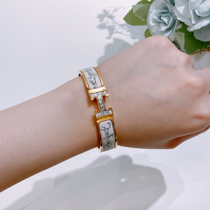 TW4864 Hermes 愛馬仕 H手鐲 特別版 奔騰的馬群 Chevaux en Liberte Clic H Bracelet PM Beige Lin x GHW-8