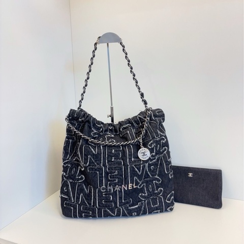 Chanel 24A medium 22 Bag