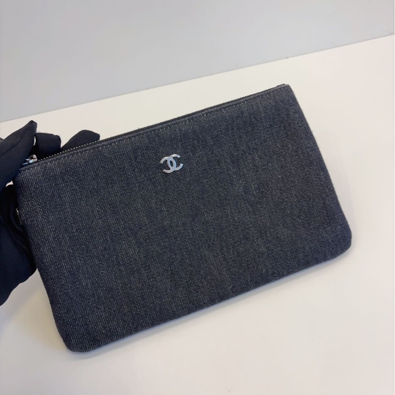Chanel 24A medium 22 Bag-8
