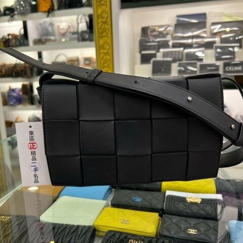東區正精品㊣BV Bottega Veneta 578004 黑色小羊皮大編織Leather crossbody斜肩包側背包卡帶包 RZ5377