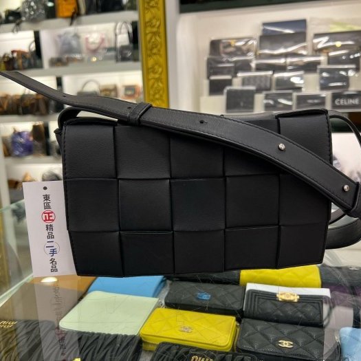 東區正精品㊣BV Bottega Veneta 578004 黑色小羊皮大編織Leather crossbody斜肩包側背包卡帶包 RZ5377-0