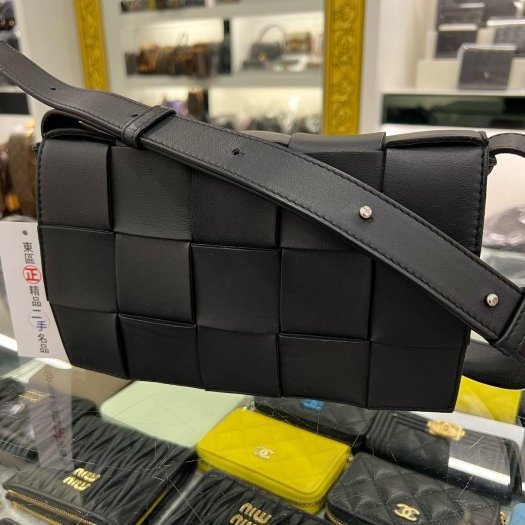 東區正精品㊣BV Bottega Veneta 578004 黑色小羊皮大編織Leather crossbody斜肩包側背包卡帶包 RZ5377-1