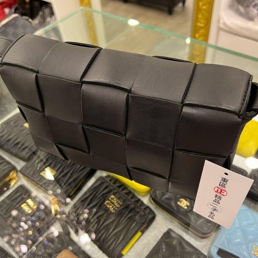 東區正精品㊣BV Bottega Veneta 578004 黑色小羊皮大編織Leather crossbody斜肩包側背包卡帶包 RZ5377-3