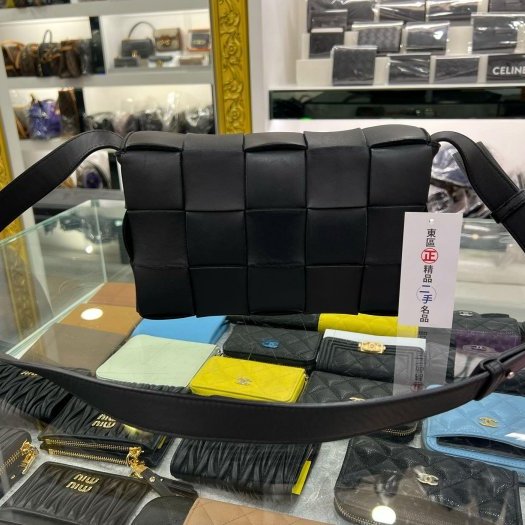 東區正精品㊣BV Bottega Veneta 578004 黑色小羊皮大編織Leather crossbody斜肩包側背包卡帶包 RZ5377-5