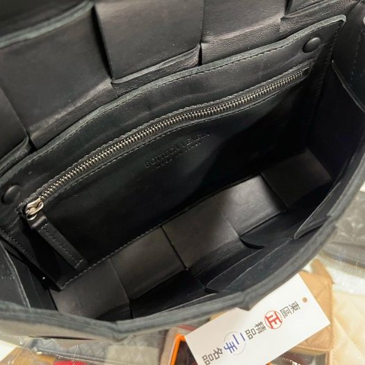 東區正精品㊣BV Bottega Veneta 578004 黑色小羊皮大編織Leather crossbody斜肩包側背包卡帶包 RZ5377-9