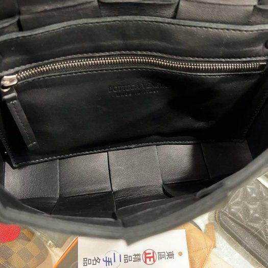 東區正精品㊣BV Bottega Veneta 578004 黑色小羊皮大編織Leather crossbody斜肩包側背包卡帶包 RZ5377-10
