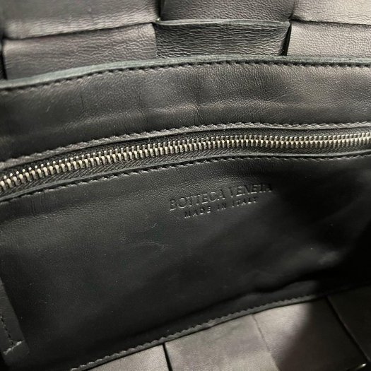 東區正精品㊣BV Bottega Veneta 578004 黑色小羊皮大編織Leather crossbody斜肩包側背包卡帶包 RZ5377-11