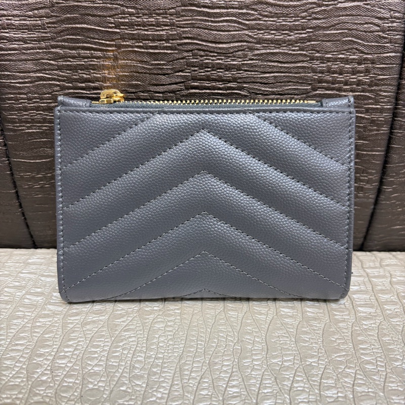 YSL 灰魚子醬牛皮金釦8卡對釦短夾-1