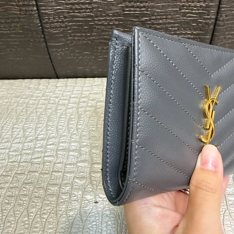 YSL 灰魚子醬牛皮金釦8卡對釦短夾-3