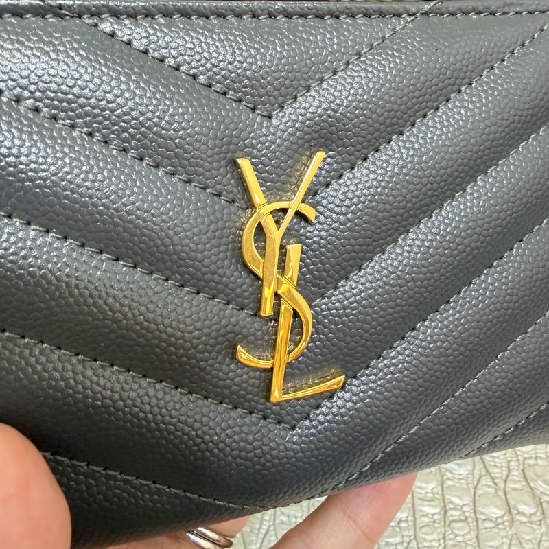 YSL 灰魚子醬牛皮金釦8卡對釦短夾-4