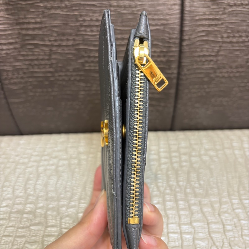 YSL 灰魚子醬牛皮金釦8卡對釦短夾-5