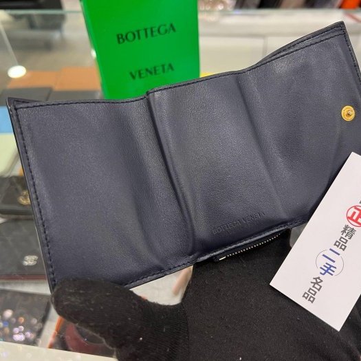 東區正精品㊣BOTTEGA VENETA BV 深藍色全皮編織拉鍊釦子三折迷你短夾 RZ5453-2
